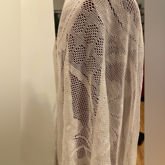 White Shawl - Picture 3 of 4